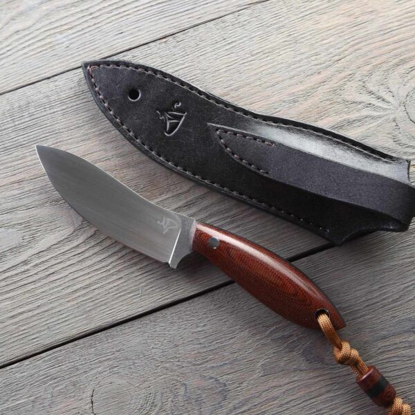 EDC-ніж з шкіряними ножнами